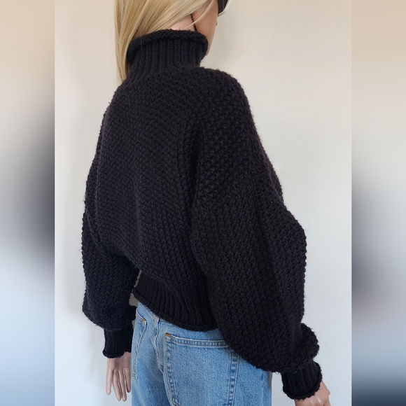 H&M TURTLENECK BLACK KNIT SHORT SMALL - Picture 2 of 7